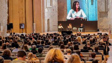 il pubblico in sala all'auditorium di San Francesco al prato durante un evento dell'edizione 2022 del Festival Internazionale del Giornalismo